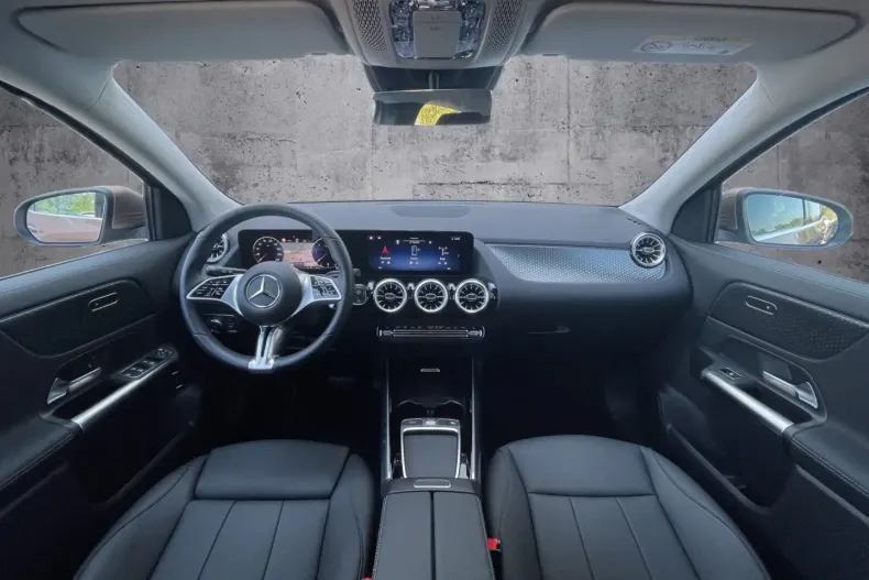 Mercedes-Benz GLA 220 din 2023 cu 34.990 km - oferta MER152447 - foto 10