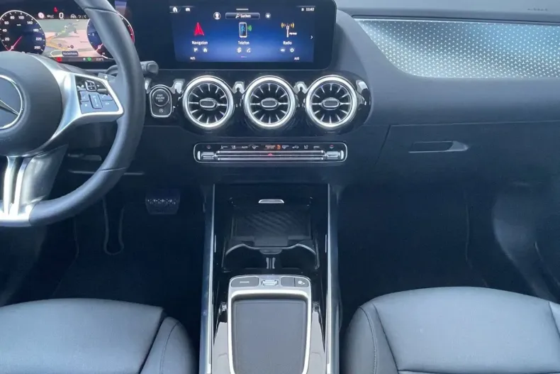 Mercedes-Benz GLA 220 din 2023 cu 34.990 km - oferta MER152447 - foto 12