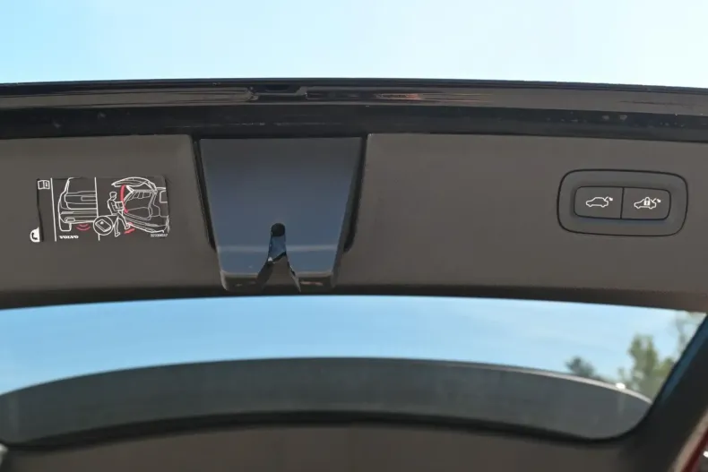 Volvo XC90 din 2024 cu 5.500 km - oferta VOL152456 - foto 9