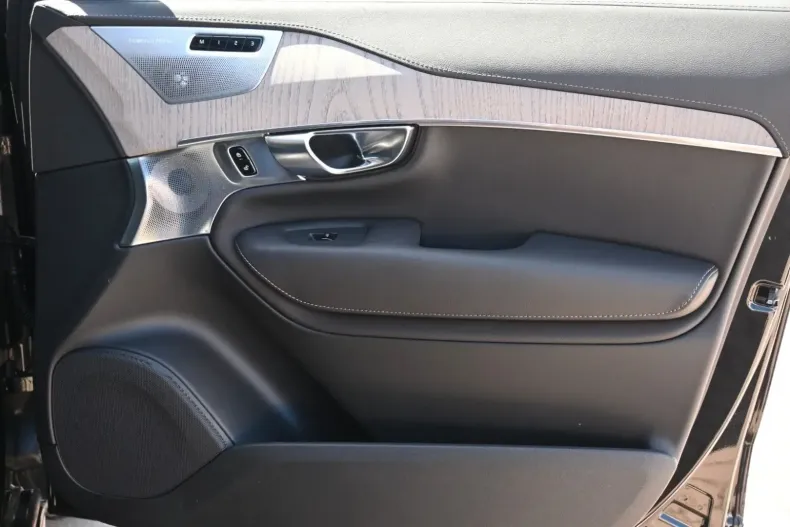 Volvo XC90 din 2024 cu 5.500 km - oferta VOL152456 - foto 13