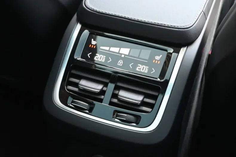 Volvo XC90 din 2024 cu 5.500 km - oferta VOL152456 - foto 17