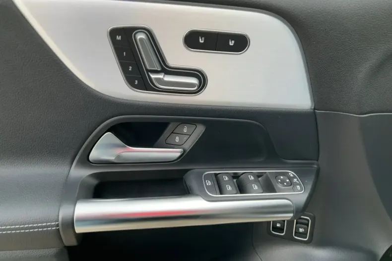 Mercedes-Benz GLA 250 din 2022 cu 121.900 km - oferta MER152458 - foto 13