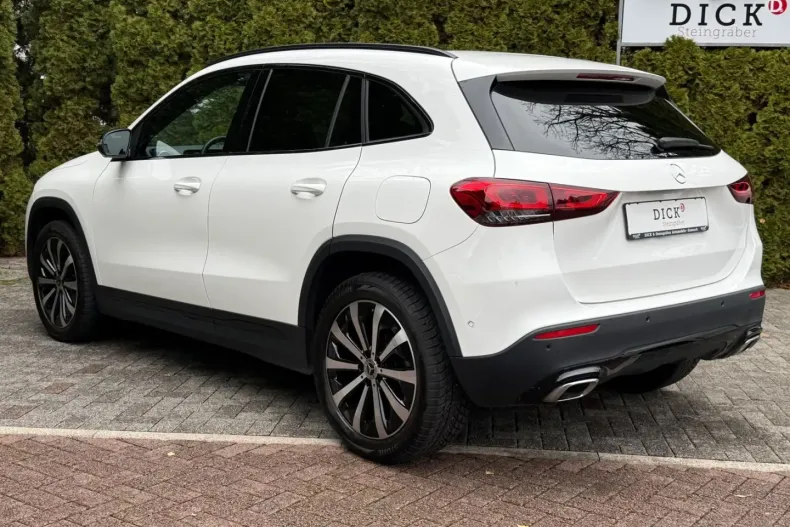 Mercedes-Benz GLA 200 din 2020 cu 20.800 km - oferta MER152459 - foto 5
