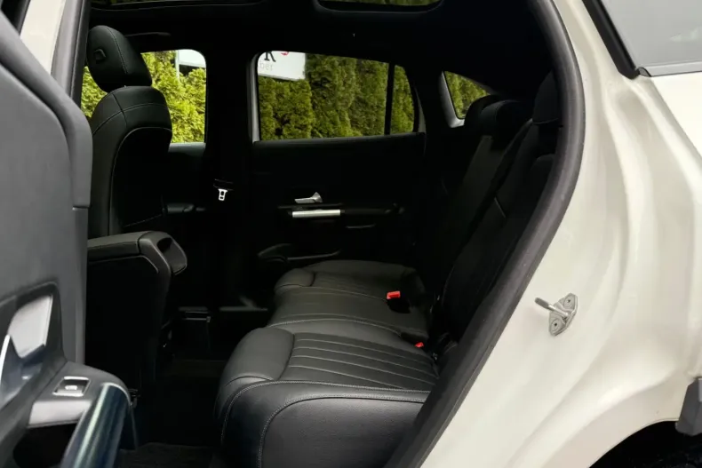 Mercedes-Benz GLA 200 din 2020 cu 20.800 km - oferta MER152459 - foto 9