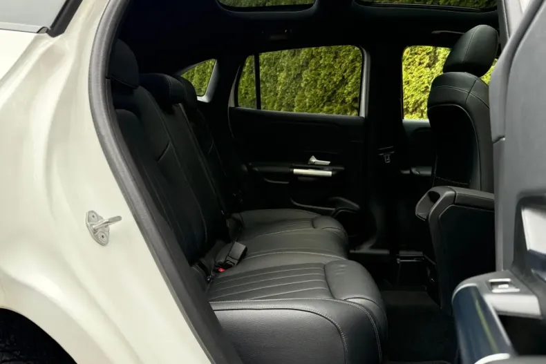 Mercedes-Benz GLA 200 din 2020 cu 20.800 km - oferta MER152459 - foto 11