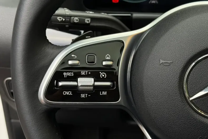 Mercedes-Benz GLA 200 din 2020 cu 20.800 km - oferta MER152459 - foto 19