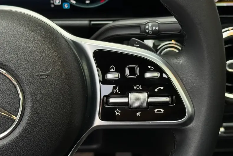 Mercedes-Benz GLA 200 din 2020 cu 20.800 km - oferta MER152459 - foto 20