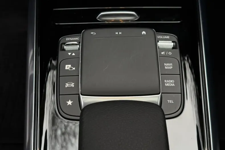 Mercedes-Benz GLA 200 din 2020 cu 20.800 km - oferta MER152459 - foto 24