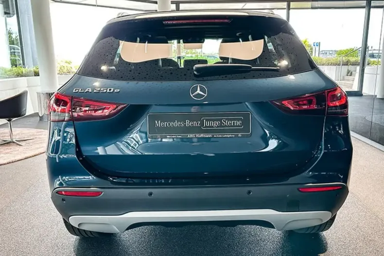 Mercedes-Benz GLA 250 din 2021 cu 87.850 km - oferta MER152461 - foto 4