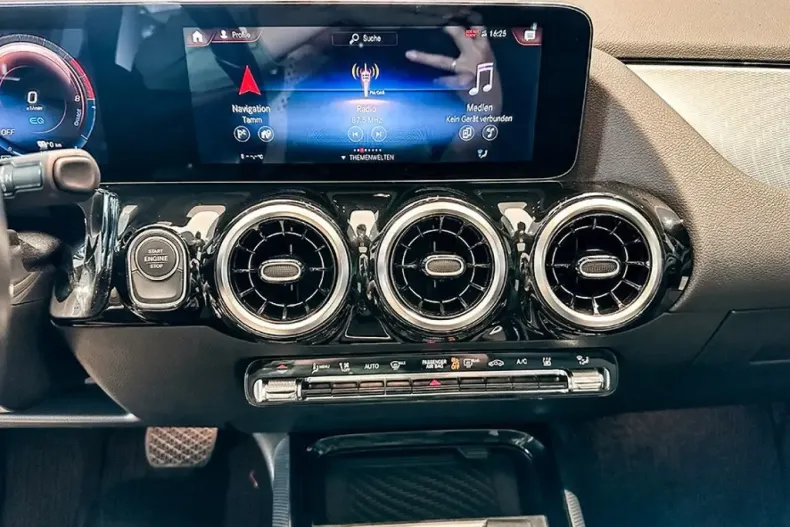 Mercedes-Benz GLA 250 din 2021 cu 87.850 km - oferta MER152461 - foto 11