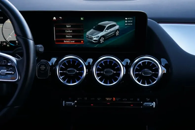 Mercedes-Benz GLA 250 din 2021 cu 107.720 km - oferta MER152465 - foto 26