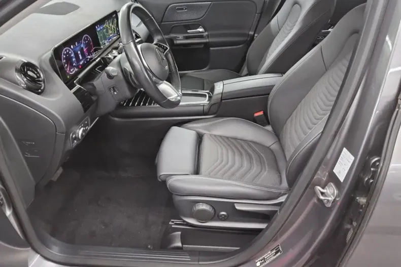 Mercedes-Benz GLA 180 din 2023 cu 79.596 km - oferta MER152467 - foto 9