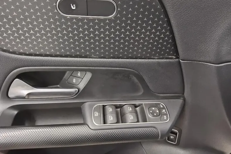 Mercedes-Benz GLA 180 din 2023 cu 79.596 km - oferta MER152467 - foto 10