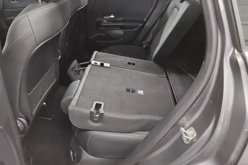 Mercedes-Benz GLA 180 din 2023 cu 79.596 km - oferta MER152467 - foto 13