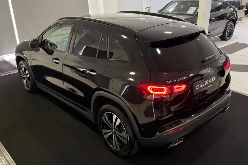 Mercedes-Benz GLA 250 din 2022 cu 109.190 km - oferta MER152468 - foto 10