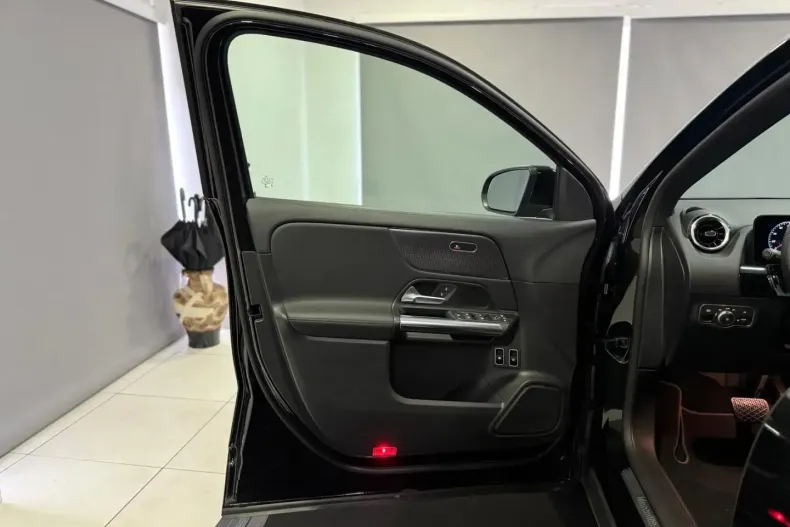 Mercedes-Benz GLA 250 din 2022 cu 109.190 km - oferta MER152468 - foto 11