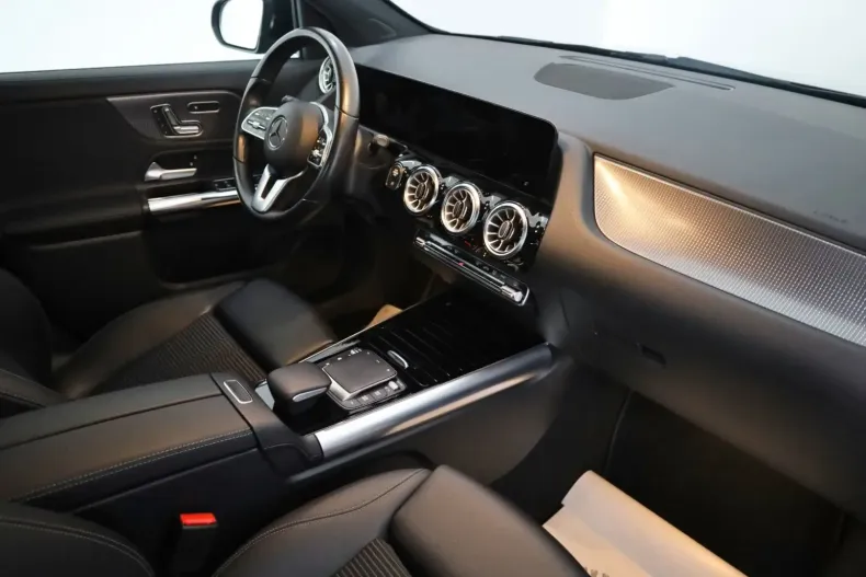 Mercedes-Benz GLA 200 din 2021 cu 85.580 km - oferta MER152469 - foto 4