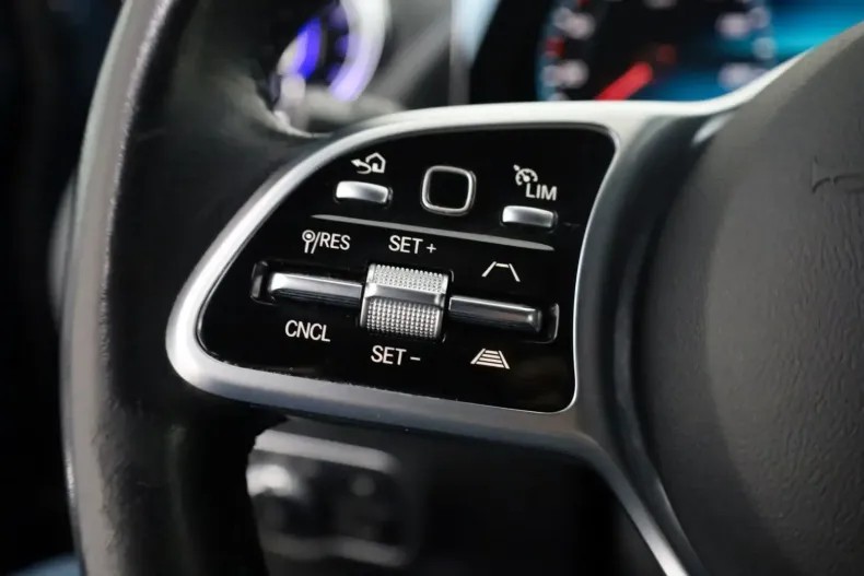 Mercedes-Benz GLA 200 din 2021 cu 85.580 km - oferta MER152469 - foto 21