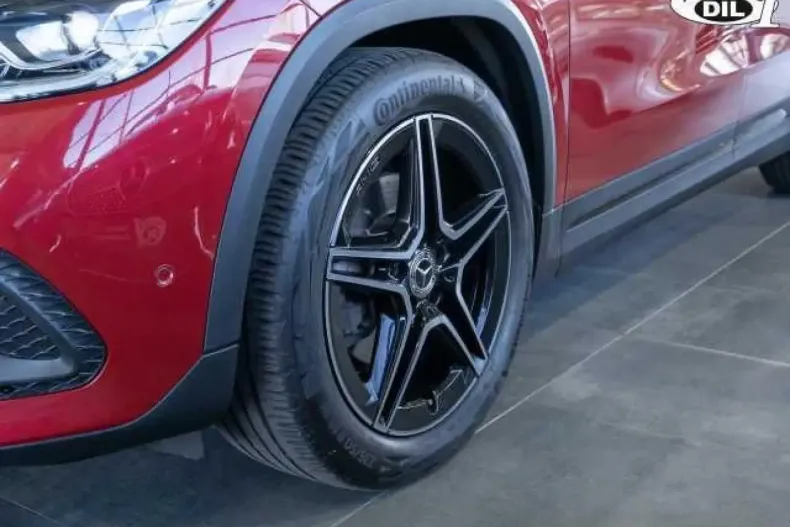 Mercedes-Benz GLA 200 din 2020 cu 117.899 km - oferta MER152470 - foto 4