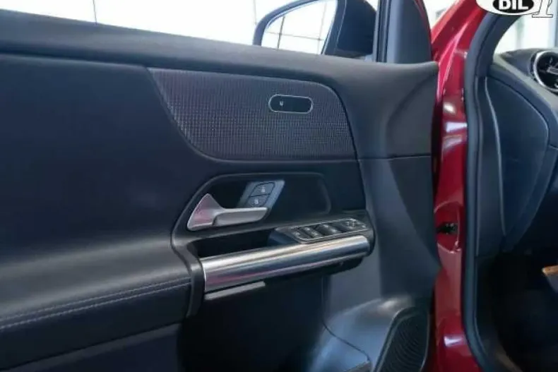 Mercedes-Benz GLA 200 din 2020 cu 117.899 km - oferta MER152470 - foto 7