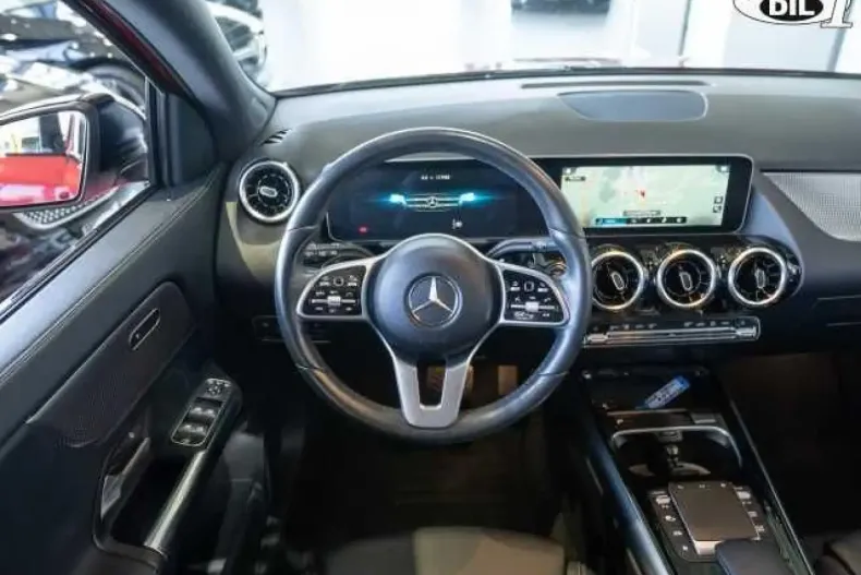 Mercedes-Benz GLA 200 din 2020 cu 117.899 km - oferta MER152470 - foto 11