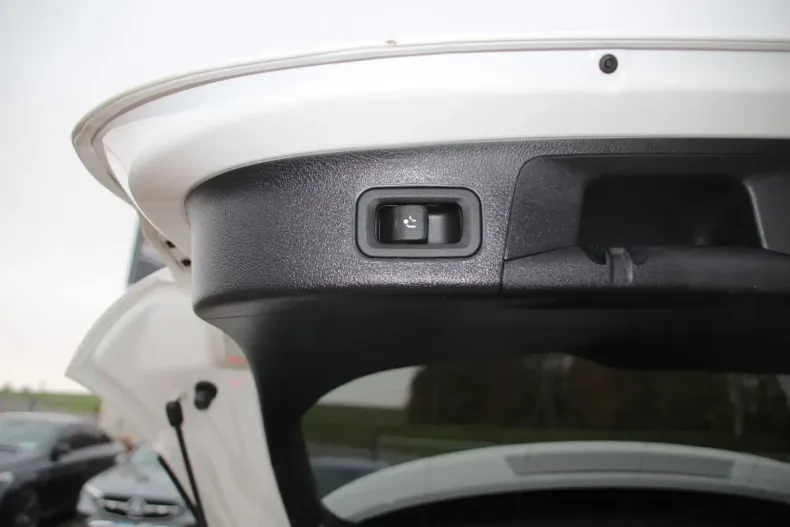 Mercedes-Benz GLA 200 din 2020 cu 79.800 km - oferta MER152477 - foto 8