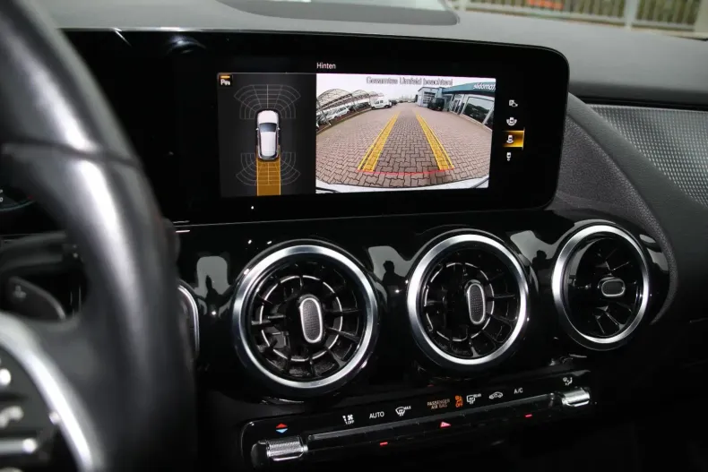 Mercedes-Benz GLA 200 din 2020 cu 79.800 km - oferta MER152477 - foto 17