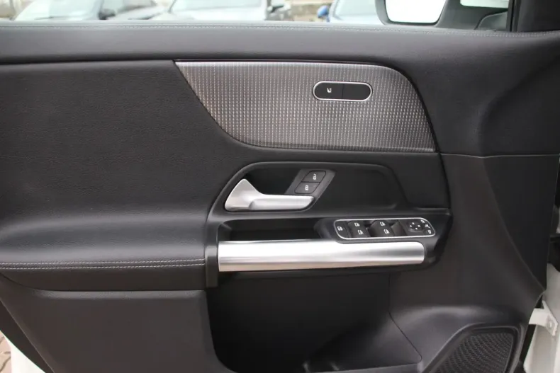 Mercedes-Benz GLA 200 din 2020 cu 79.800 km - oferta MER152477 - foto 21