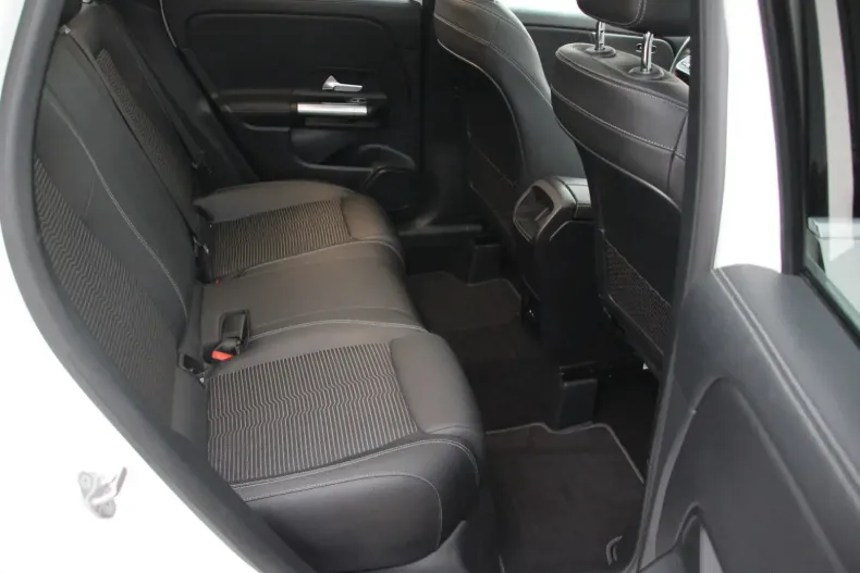 Mercedes-Benz GLA 200 din 2020 cu 79.800 km - oferta MER152477 - foto 23