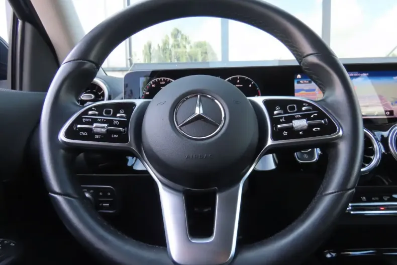 Mercedes-Benz GLA 200 din 2021 cu 79.526 km - oferta MER152478 - foto 7