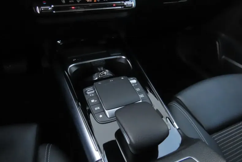 Mercedes-Benz GLA 200 din 2021 cu 79.526 km - oferta MER152478 - foto 10