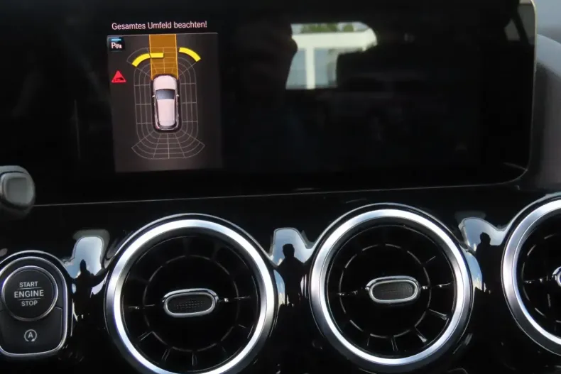 Mercedes-Benz GLA 200 din 2021 cu 79.526 km - oferta MER152478 - foto 11