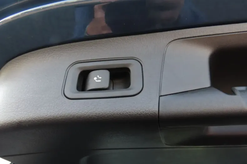 Mercedes-Benz GLA 200 din 2021 cu 79.526 km - oferta MER152478 - foto 22