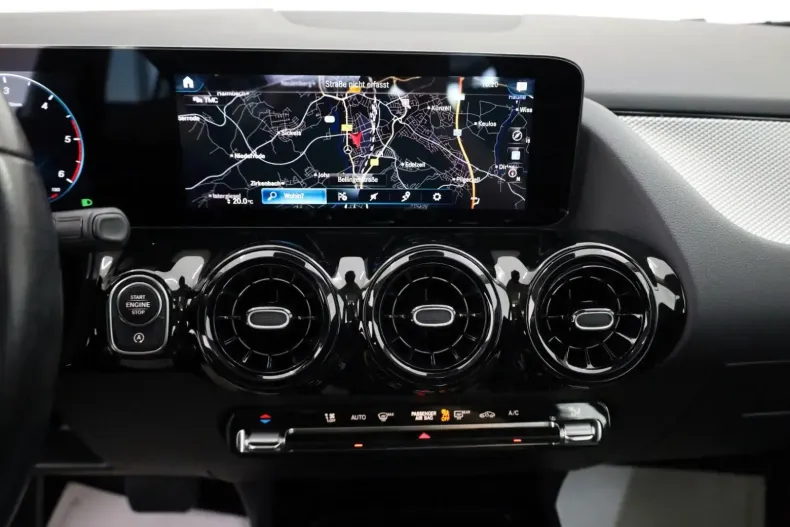 Mercedes-Benz GLA 200 din 2021 cu 92.860 km - oferta MER152479 - foto 18