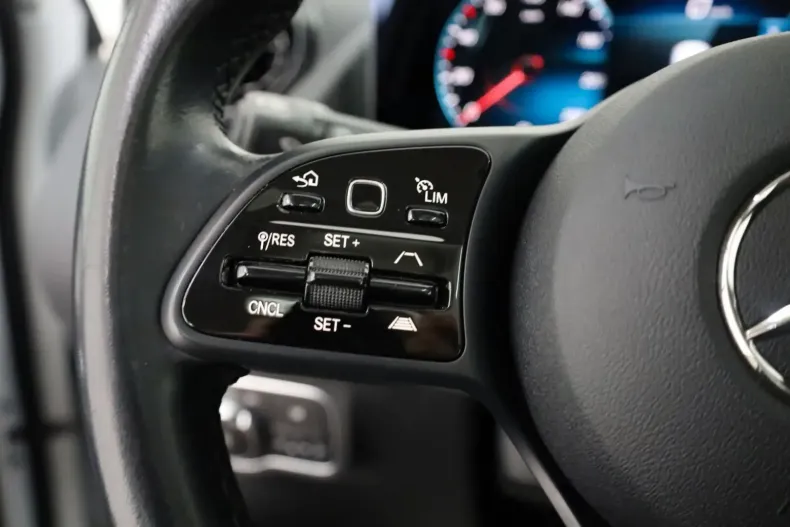 Mercedes-Benz GLA 200 din 2021 cu 92.860 km - oferta MER152479 - foto 19