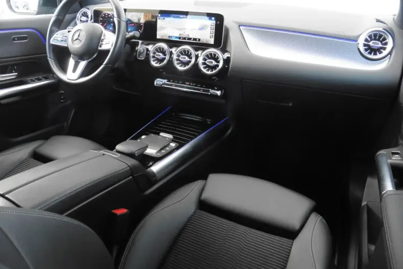 Mercedes-Benz GLA 200 din 2020 cu 110.850 km - oferta MER152480 - foto 4