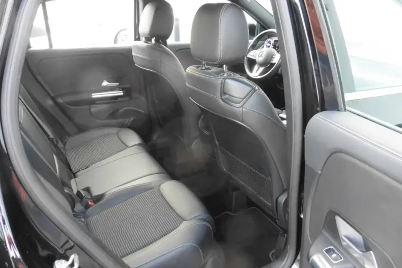 Mercedes-Benz GLA 200 din 2020 cu 110.850 km - oferta MER152480 - foto 9