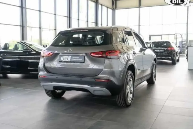 Mercedes-Benz GLA 200 din 2021 cu 114.000 km - oferta MER152481 - foto 3