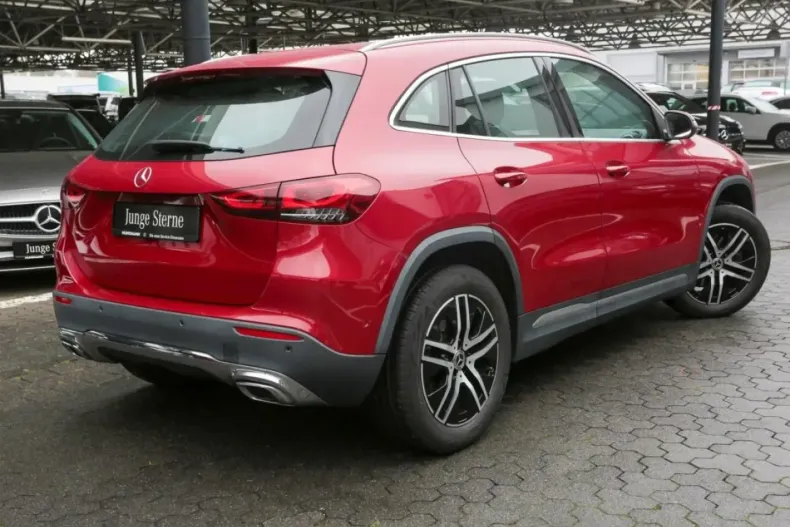 Mercedes-Benz GLA 200 din 2020 cu 71.170 km - oferta MER152482 - foto 3