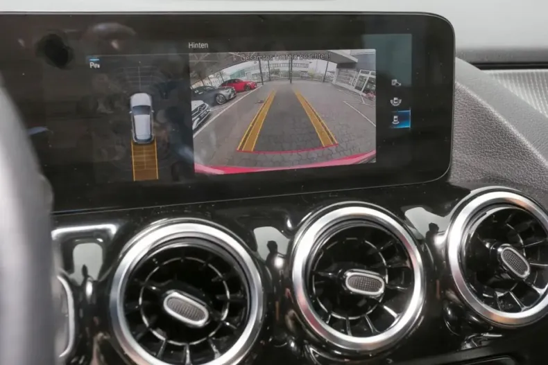 Mercedes-Benz GLA 200 din 2020 cu 71.170 km - oferta MER152482 - foto 12