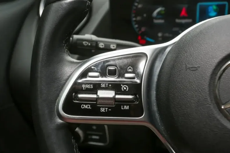 Mercedes-Benz GLA 200 din 2020 cu 71.170 km - oferta MER152482 - foto 13