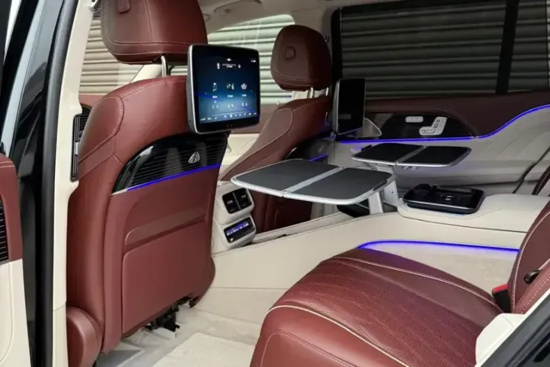 Mercedes-Benz GLS 600 din 2025 cu 19 km - oferta MER152483 - foto 8