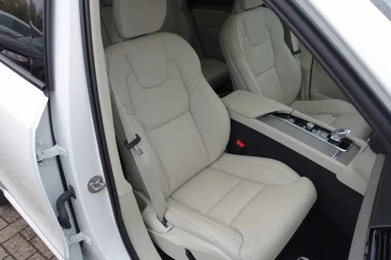 Volvo XC90 din 2024 cu 8.912 km - oferta VOL152485 - foto 8