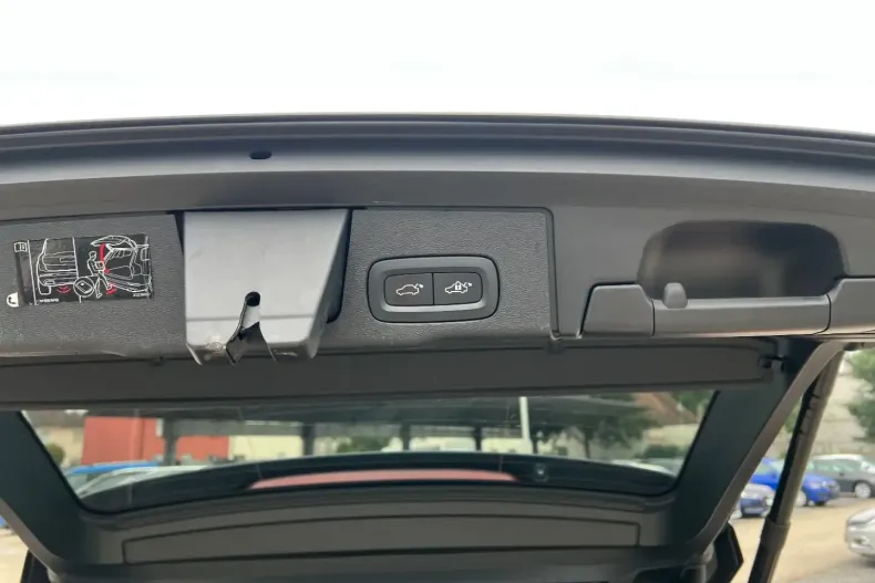 Volvo XC60 din 2021 cu 79.912 km - oferta VOL152503 - foto 8