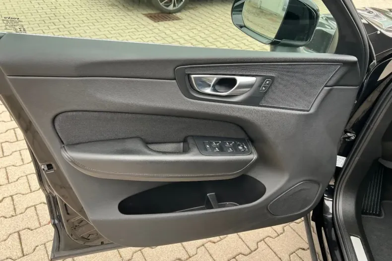 Volvo XC60 din 2021 cu 79.912 km - oferta VOL152503 - foto 11