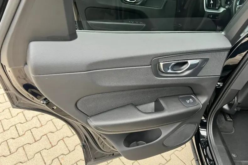 Volvo XC60 din 2021 cu 79.912 km - oferta VOL152503 - foto 12