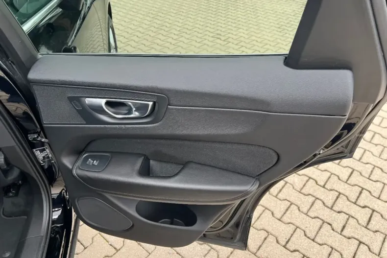 Volvo XC60 din 2021 cu 79.912 km - oferta VOL152503 - foto 15