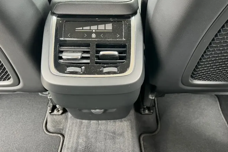 Volvo XC60 din 2021 cu 79.912 km - oferta VOL152503 - foto 18