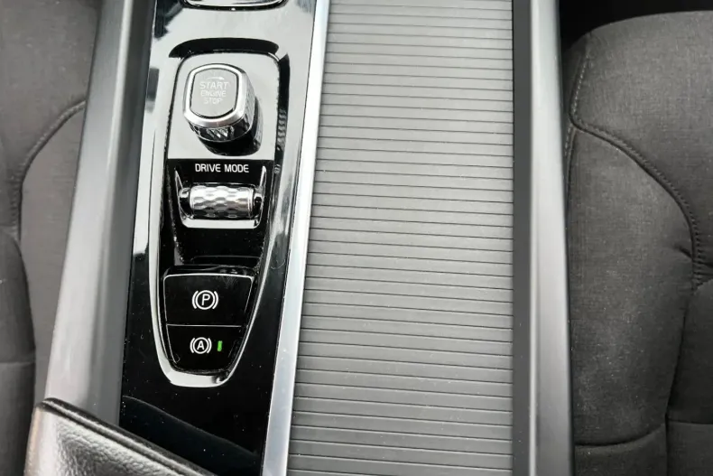 Volvo XC60 din 2021 cu 79.912 km - oferta VOL152503 - foto 24