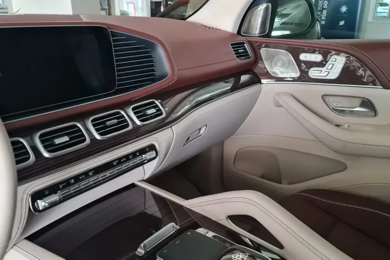 Mercedes-Benz GLS 600 din 2025 cu 25 km - oferta MER152509 - foto 29